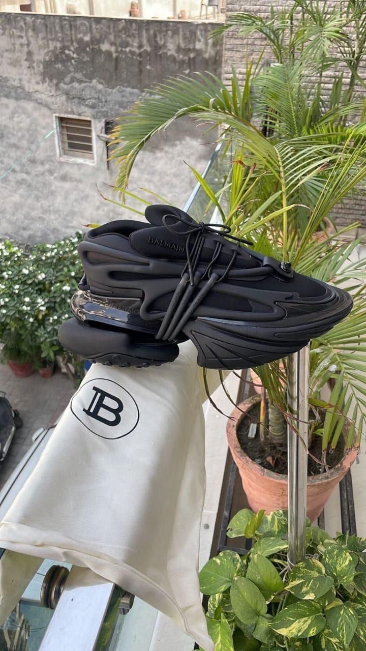 Balmain Paris Men’s Chunky Sneakers black